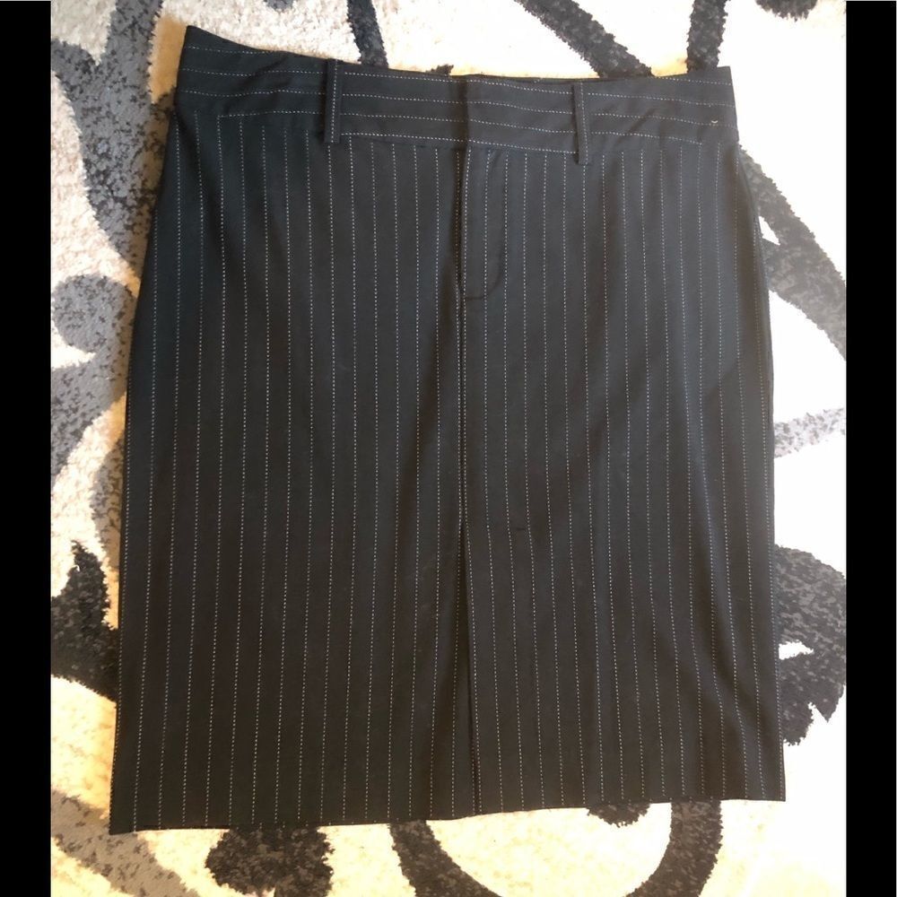 Old Navy black/grey pinstriped pencil skirt sz 14